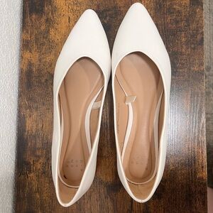 White trendy flats woman’s 9